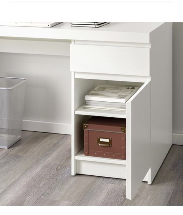 Письменный стол IKEA Malm