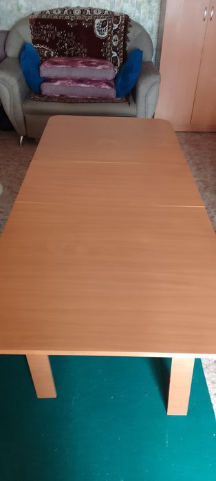 Продам стол книжку