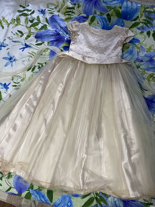 Нарядное платье ручной работы, надевали 1 раз