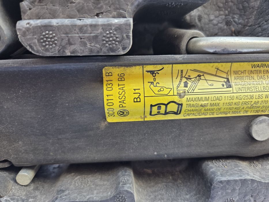 Крик, ключ и кука за теглене за VW Passat B6 Фолцваген Пасат Б6