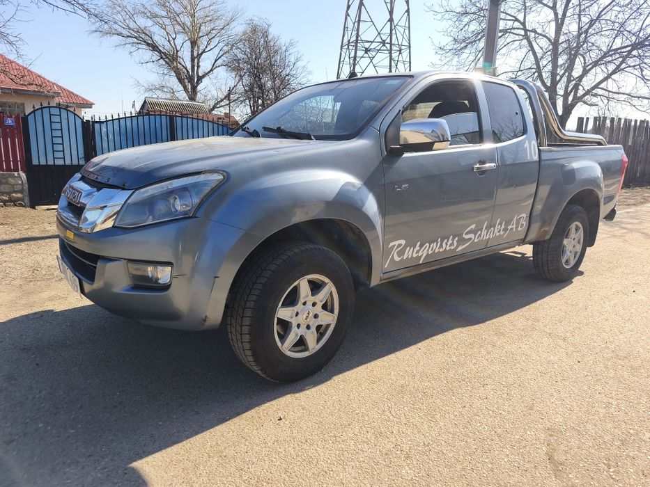 Vand sau schimb Isuzu d max 2015