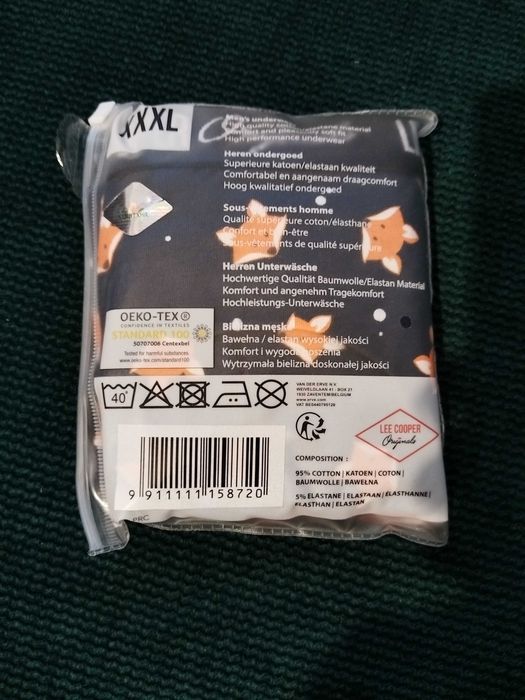 Нови чорапи в кен и мъжки боксерки