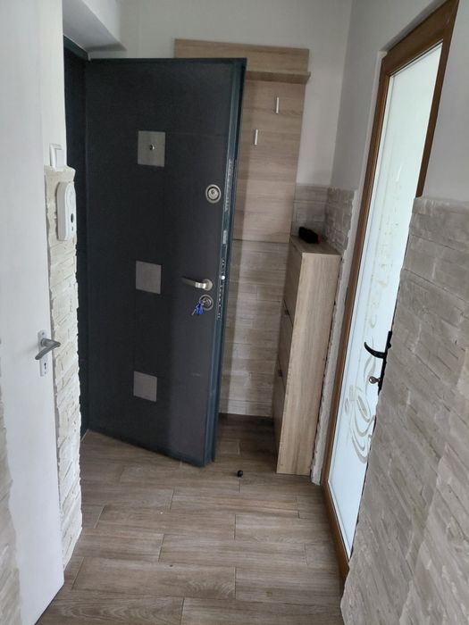 Vand apartament urgent