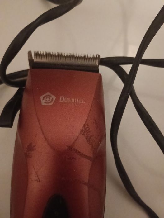 Mașină de tuns părul  electrica fără accesorii.