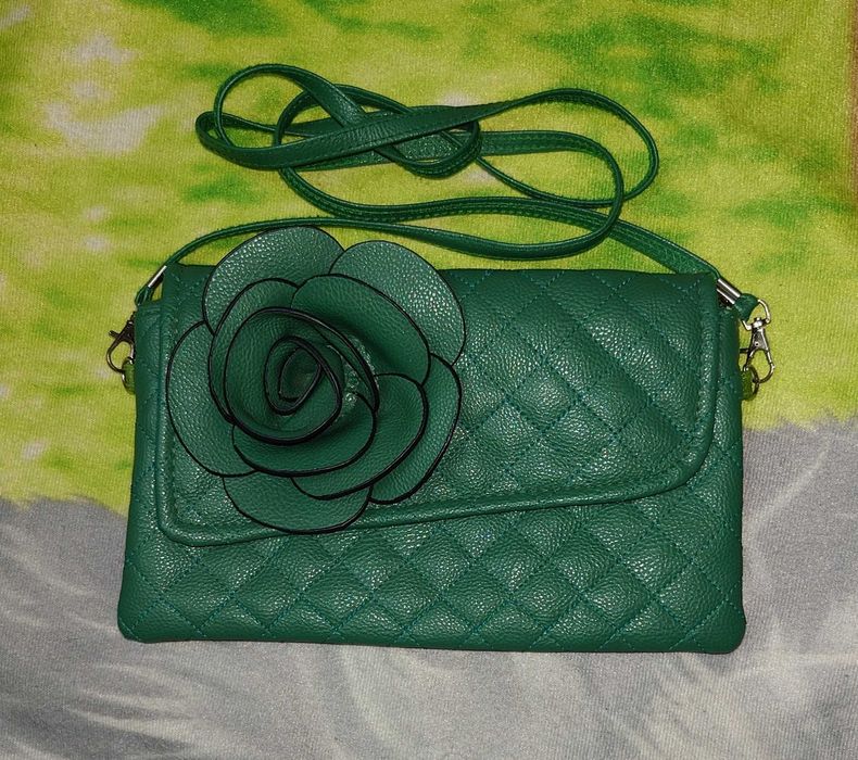 Малка дамска чанта през рамо