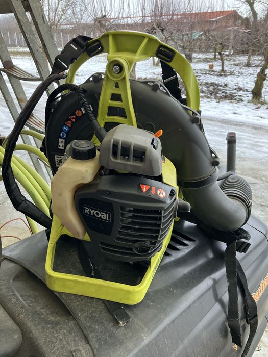 Suflanta de frunze Ryobi tip rucsac