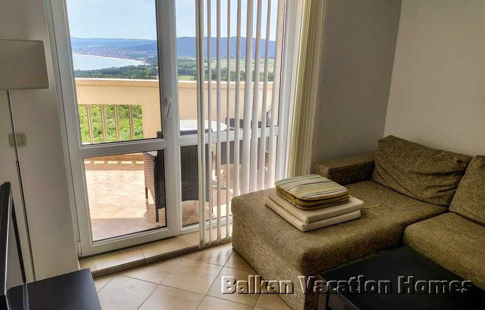 Тристаен апартамент с невероятна морска панорама в Бяла