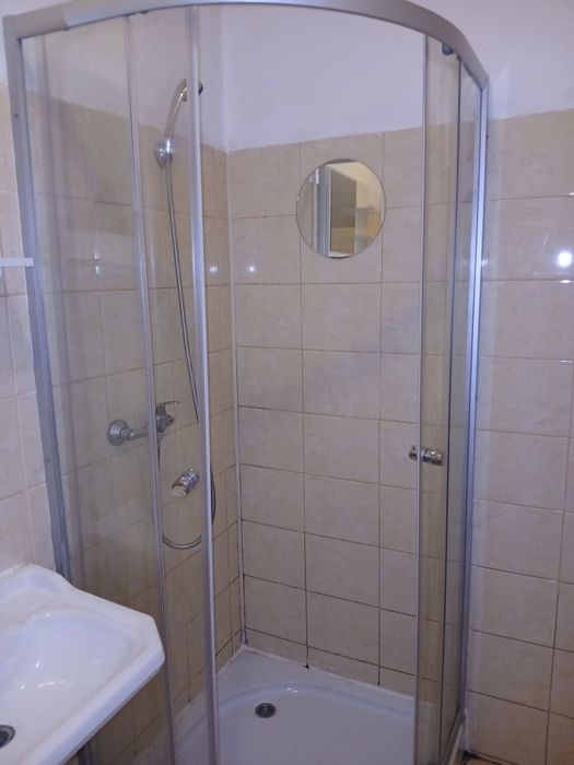 Particular închiriez garsoniera centru