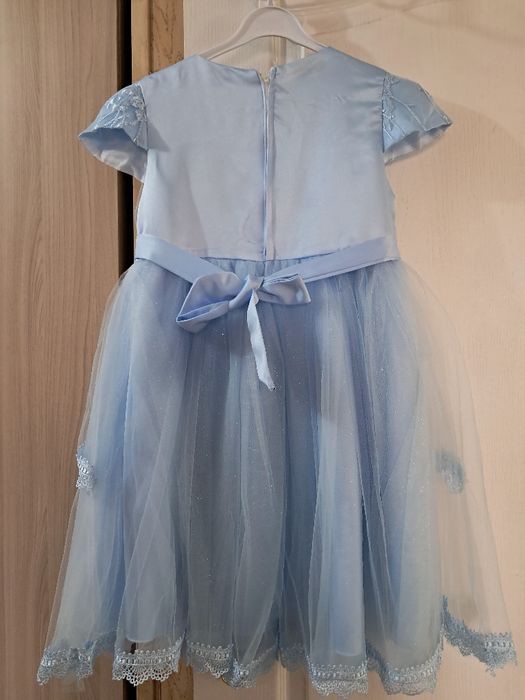 Продам очаровательное платье для девочки до 5-6 лет