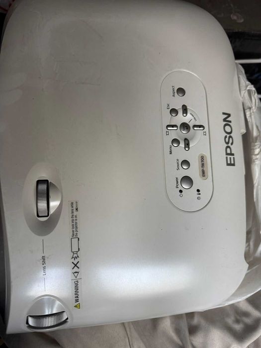 Срочно продам видопроектор профессиональный