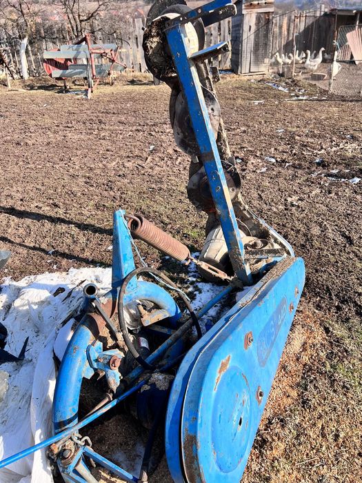 Vând Cositoare în 4 tandere  hidraulica  BCS440