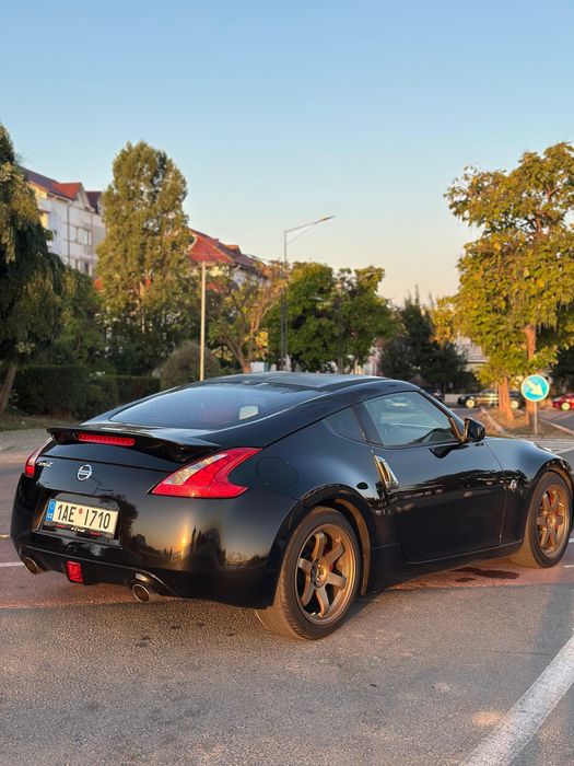 Se vinde Nissan 370Z .
