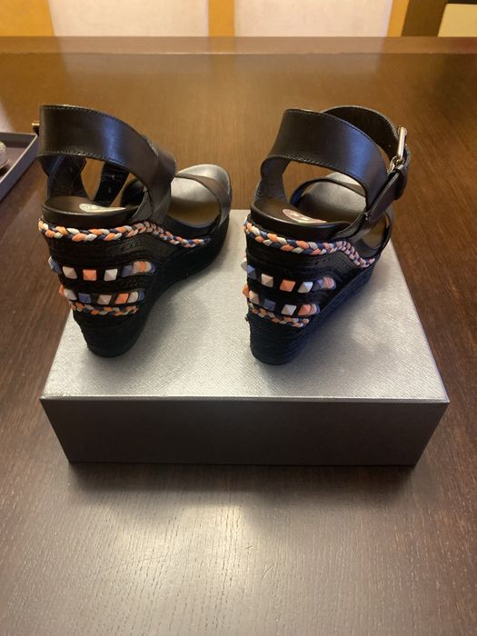 Кожени сандали на платформа марка RAS