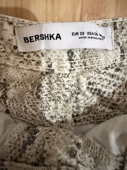 Змийски принт дънки