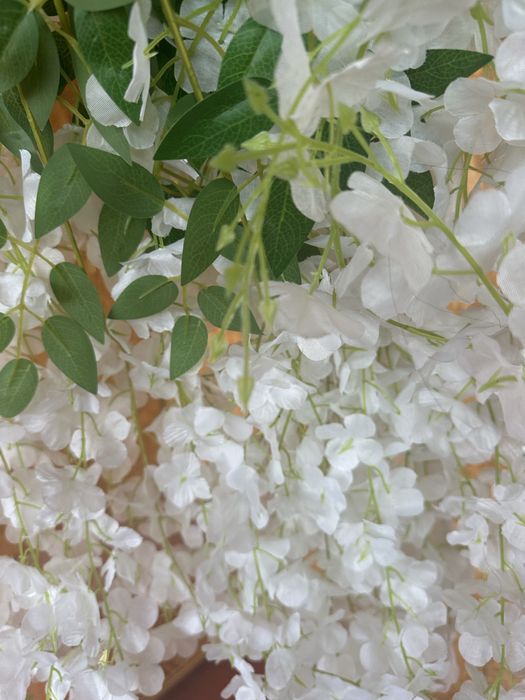 Искуственные цветы. С листьями