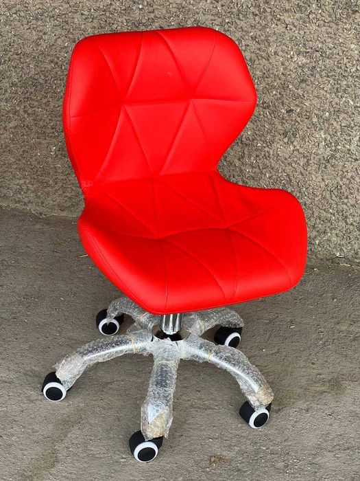 Кресло на колесиках "ракушка"