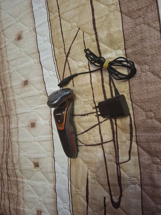 Електрическа самобръсначка philips sw6700