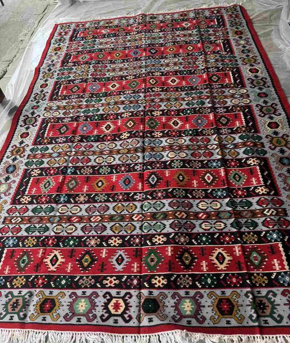 Автентичен чипровски килим