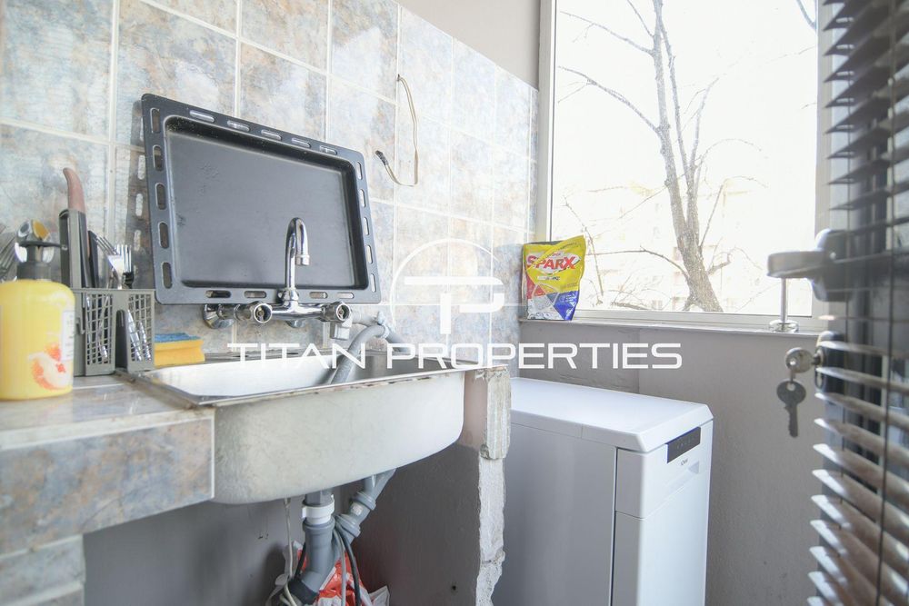 Тристаен апартамент в жк. Тракия