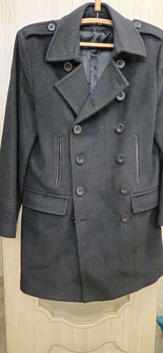 Продам пальто двубортное