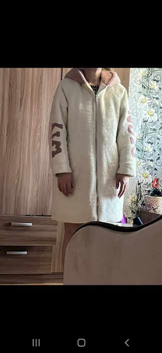 Продам     пальто   40  44р  10000