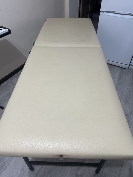 Кушетка массажная ,молочный цвет