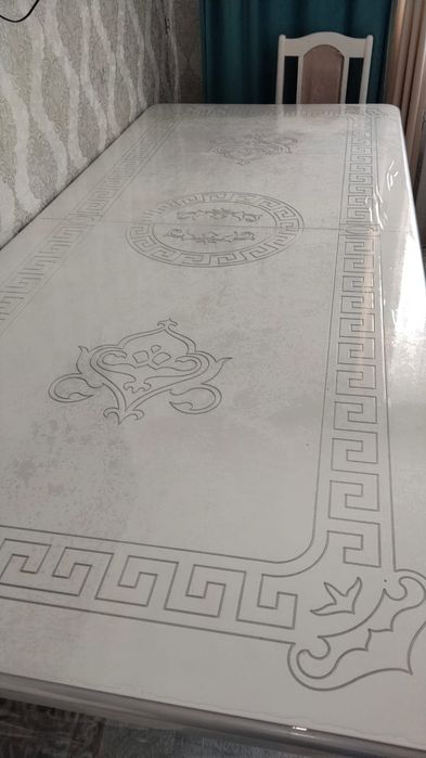 Продам стол .новый. размер 2.40-2.80