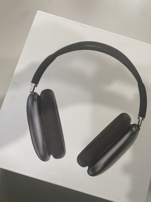 AirPods Max sunt noi