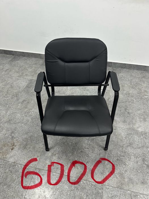 Для офиса: столы, кресло, стеллаж, диван