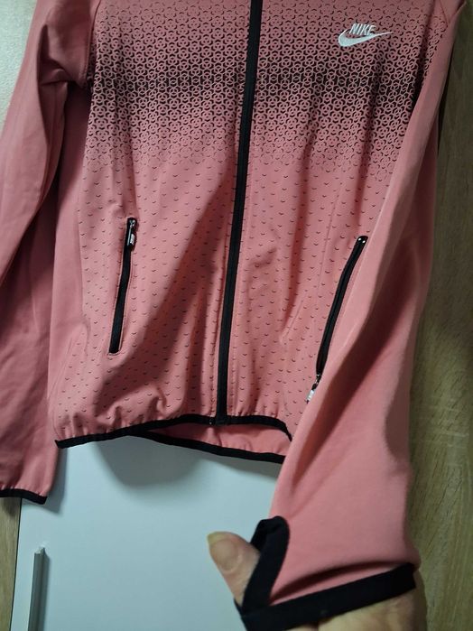 Чисто нов спортен екип дамски