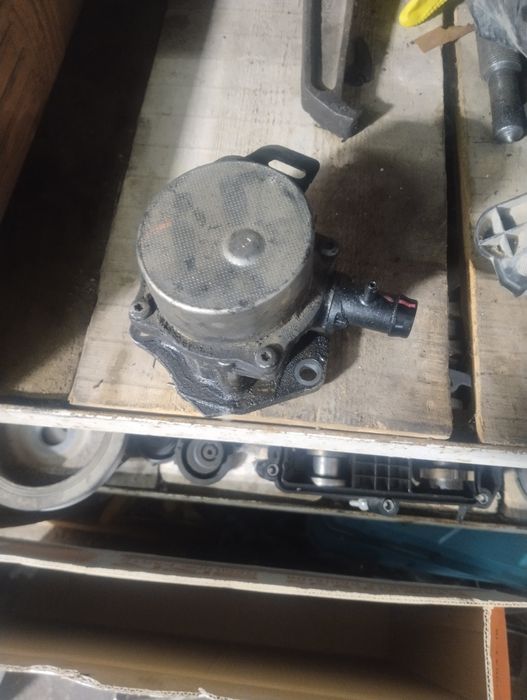 Вокумный насос на Дастер