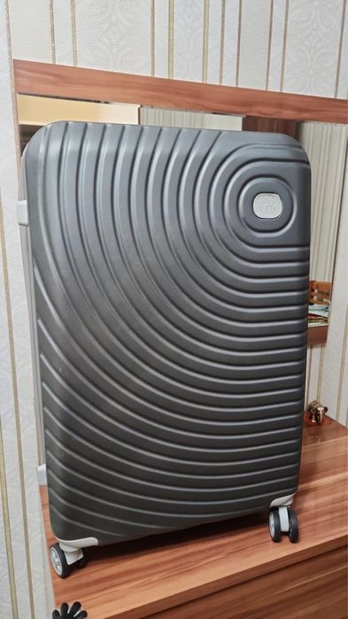 Продается дорожный большой Чемодан