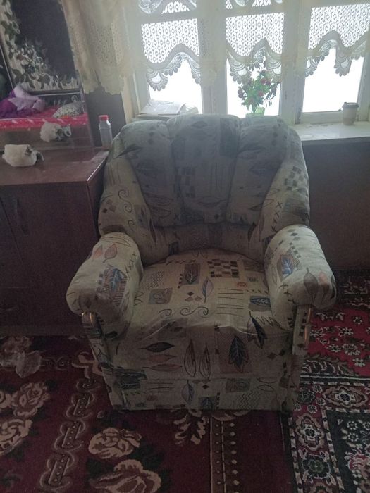 yumshoq mebel sotiladi