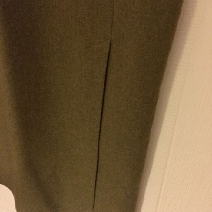 Зелен дамски костюм от две части - сако и пола