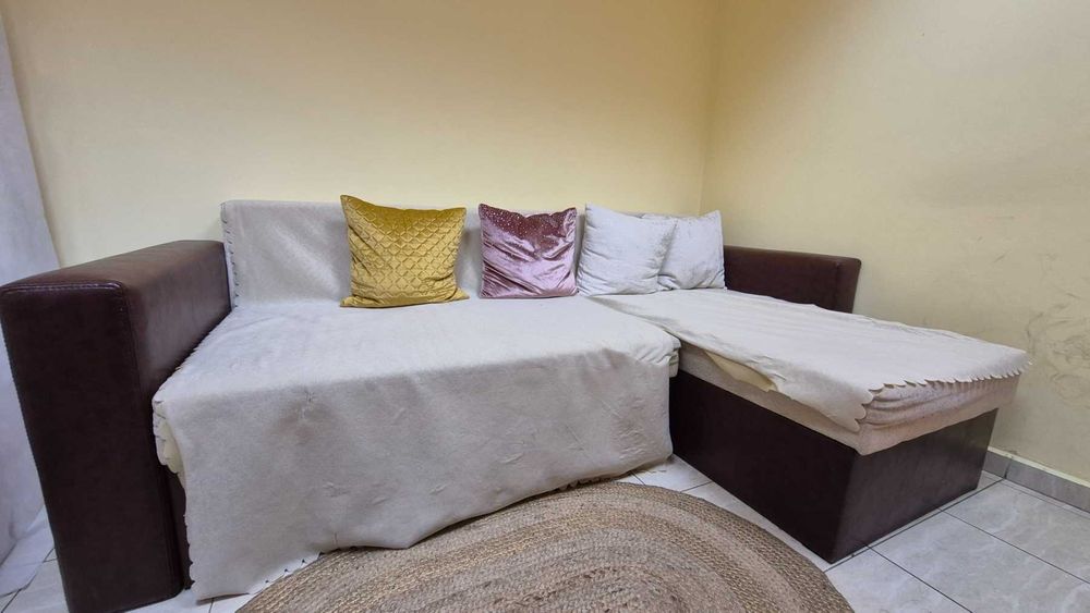 Продавам Разтегателно Канапе