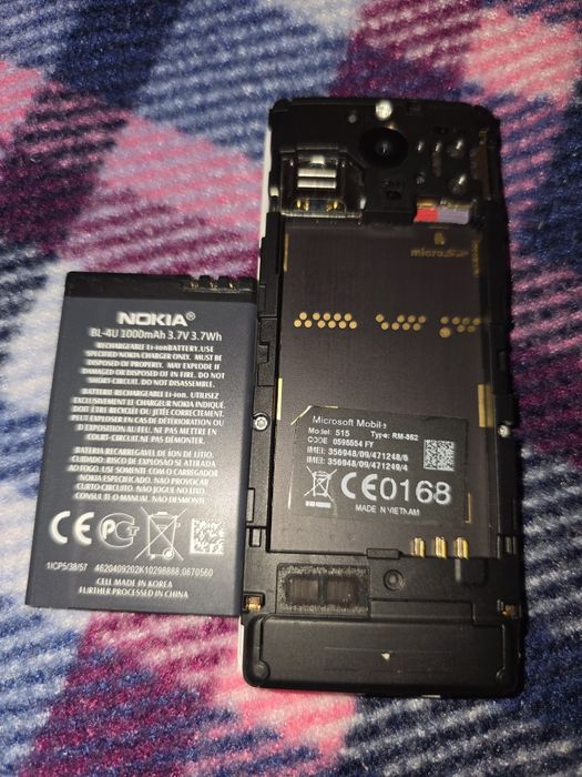 Vand un nokia 515 gold dualsim