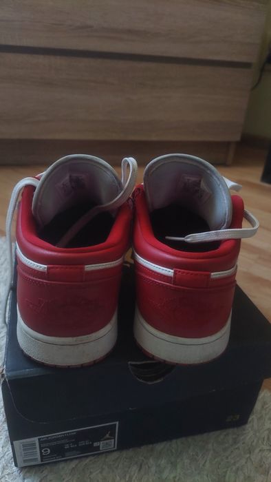 Vând Jordan 1 gym red