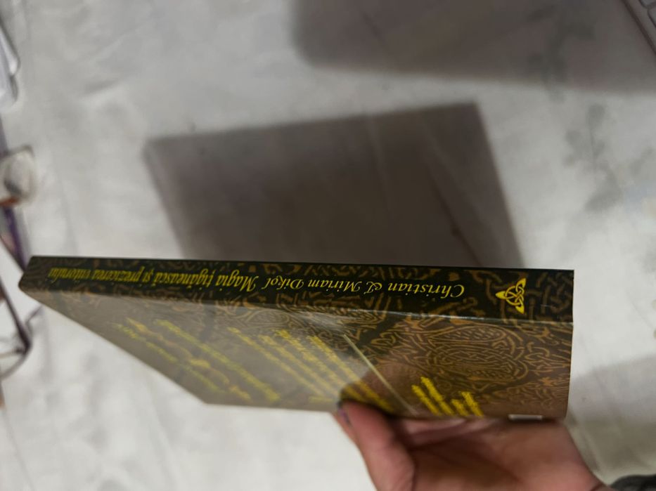 Carte ezoterică „Magia țigănească și prezicerea viitorului” – vrăji, farmece, ocultism