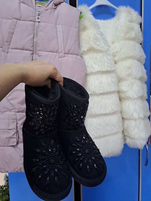 2 безрукавки и уги, тёплые, мягкие