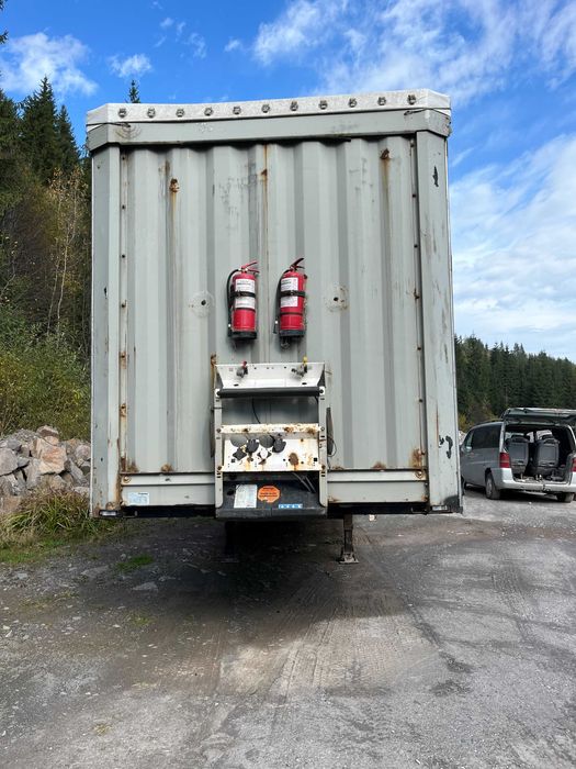 Semiremorca cu prelata