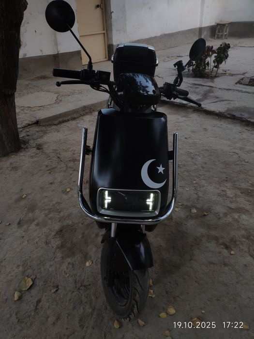 Skutr sotiladi yoki obmen