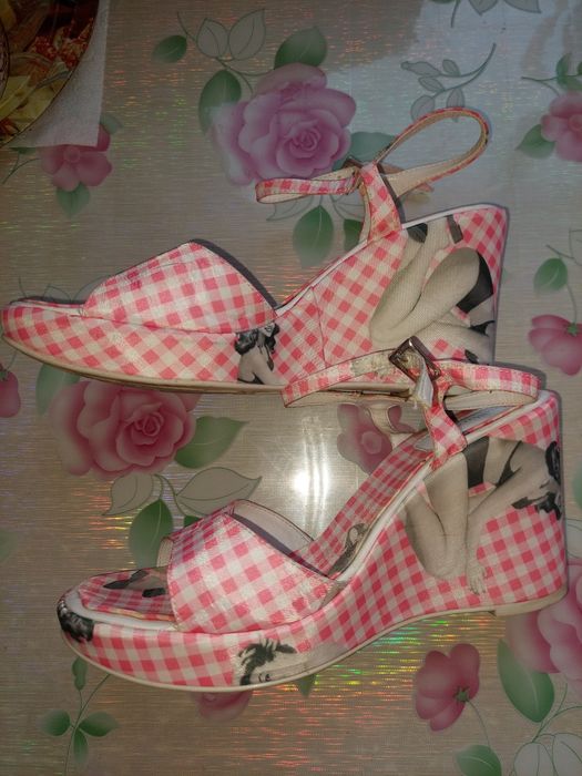 Босоножки женские