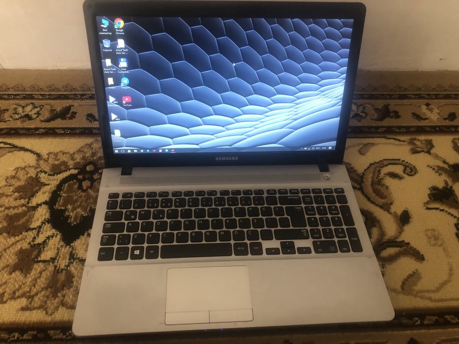 samsung noutbuk holati yaxshi narxi kelishiladi