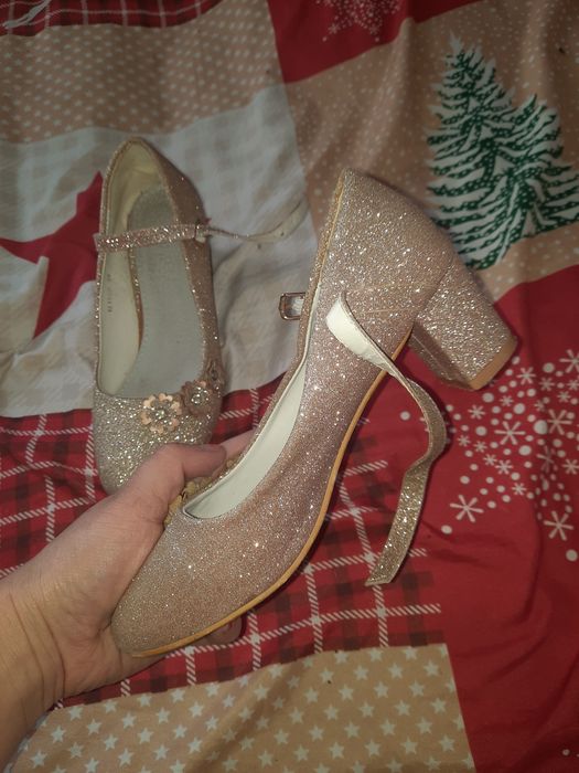 Pantofi cu toc nr 34