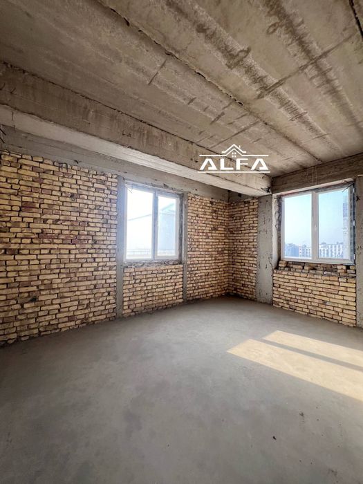 5 xonali 230m² 8-qavat