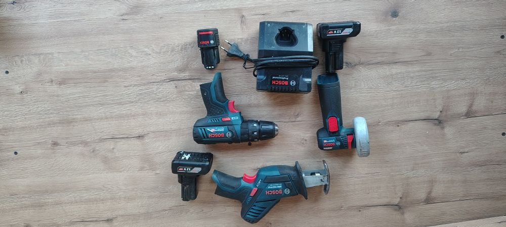 Set scule Bosch 12v . Filetanta,fierastrau,flex. 3 baterii,incarcator