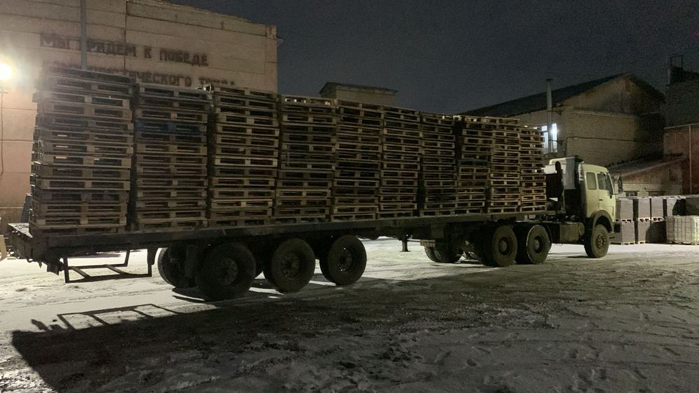 Поддоны в больших количествах