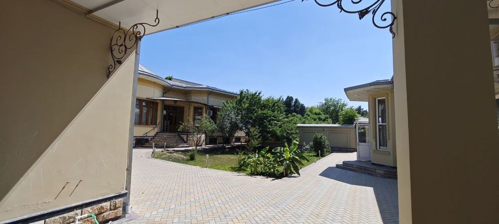 Срочно Продаётся Учаска одно место 2-дома 14-соток Луначарский