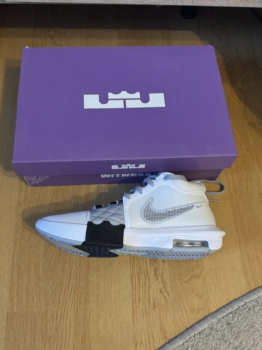 Adidasi Nike Lebron Witness 8
