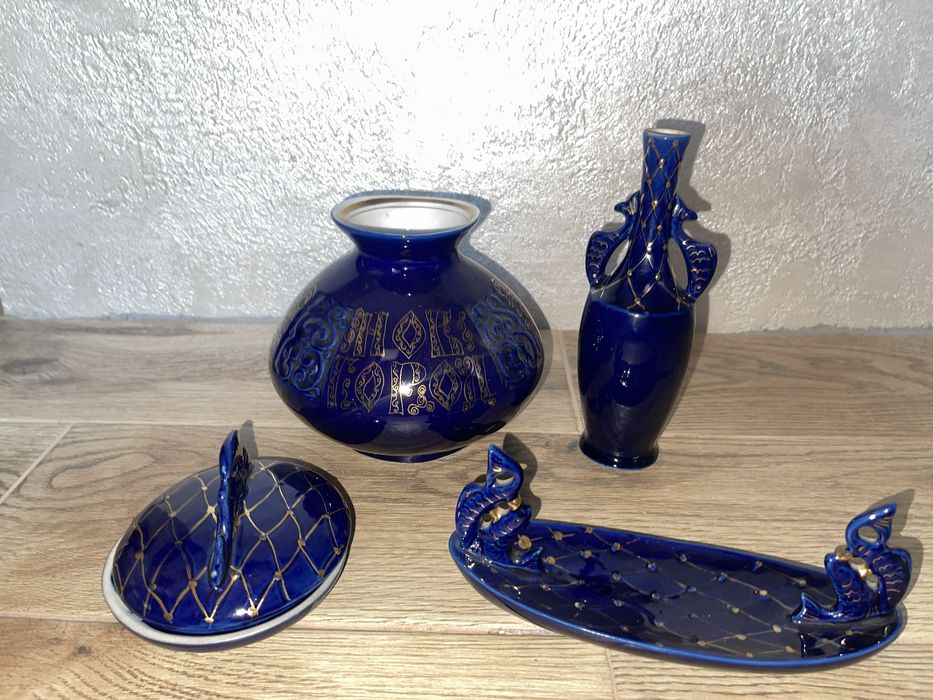 Фарфоровые вазочки, шкатулка, икорница.